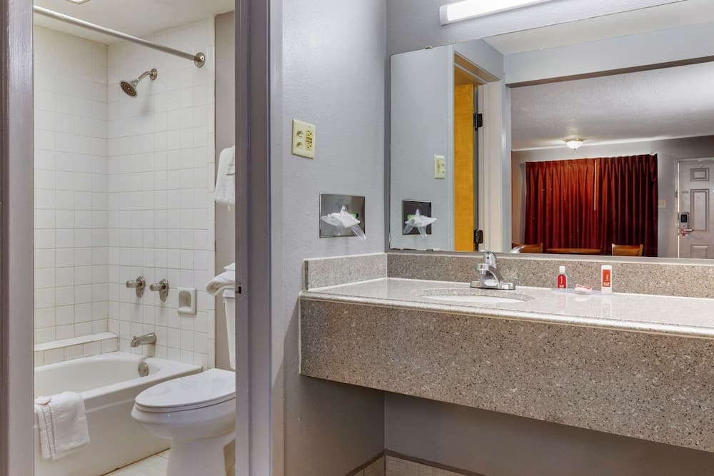 Econo Lodge Wichita Falls Downtown property views in Wichita Falls, TX — gallery photo 3