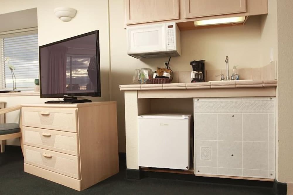Beachfront Resort gallery photo in Port Clinton, OH — image 33