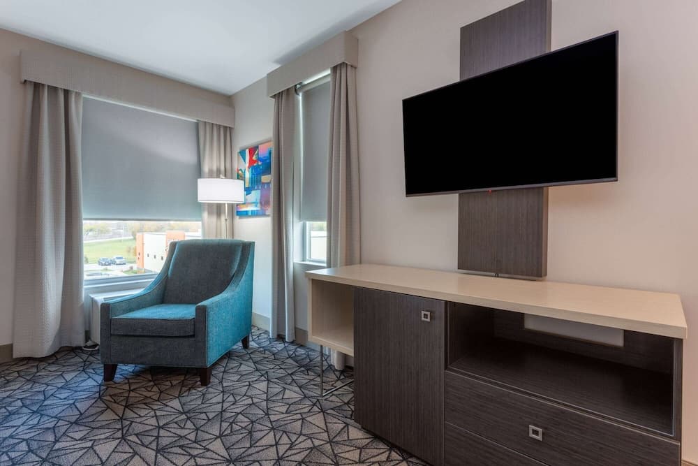La Quinta Inn & Suites by Wyndham Shorewood gallery photo in Joliet, IL — image 8