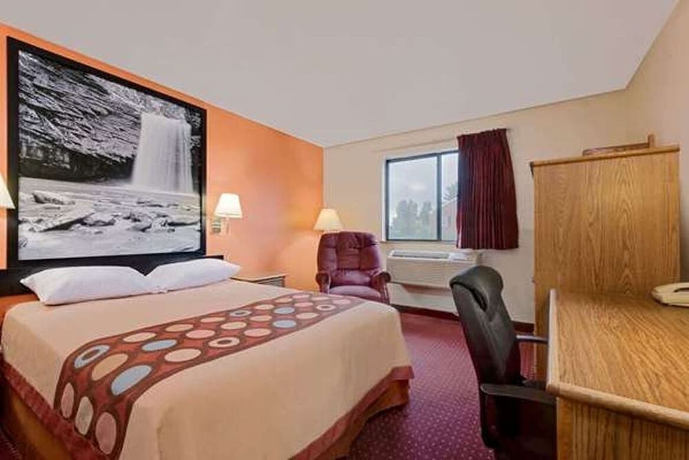 Hillside Inn & Suite property views in Martinsburg, WV — gallery photo 3