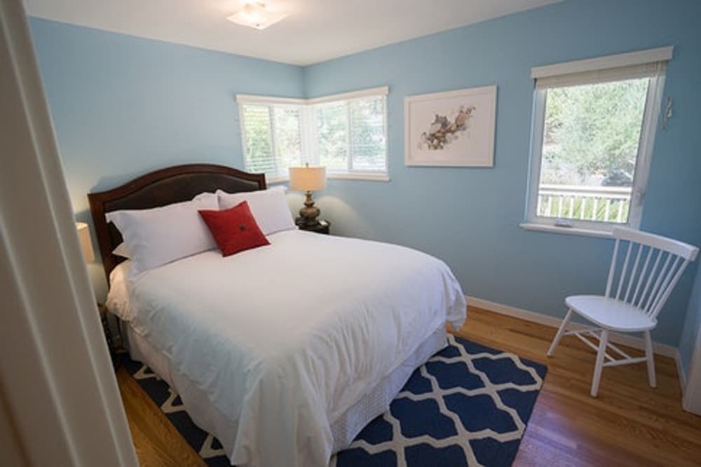 Aurora Park Cottages property views in Calistoga, CA — gallery photo 3