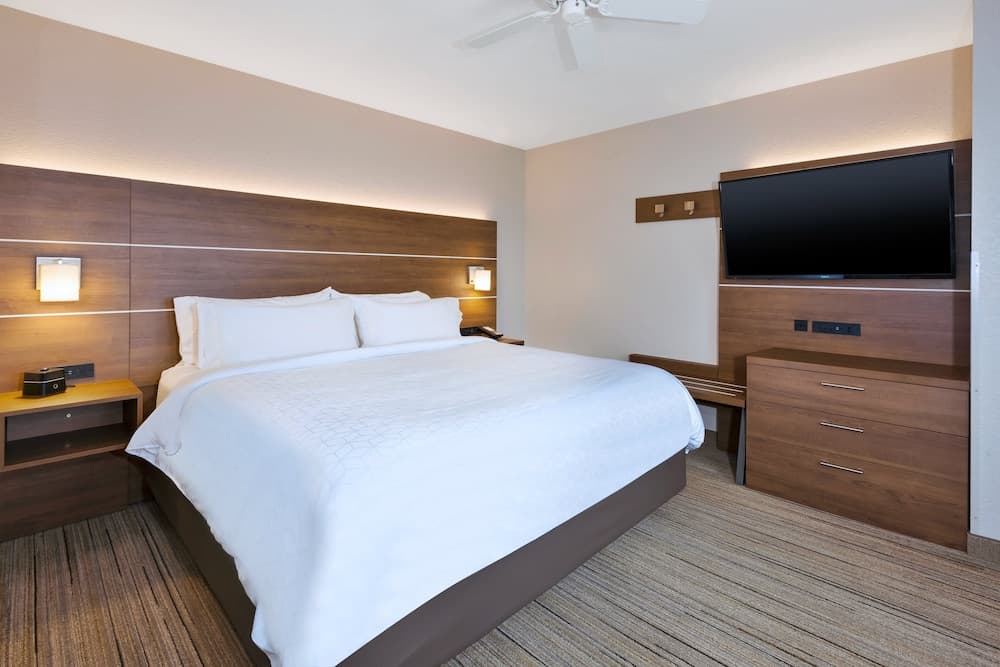Holiday Inn Express & Suites Petoskey by IHG property views in Petoskey, MI — gallery photo 3