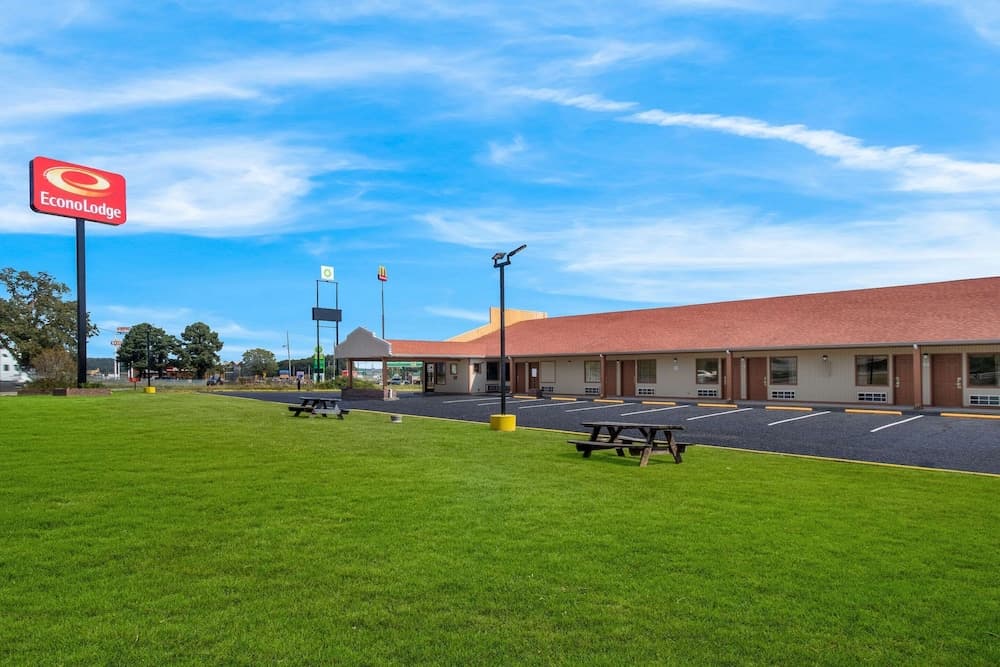 Econo Lodge Cornersville I-65 featured exterior or lobby in Cornersville, TN — similar hotel