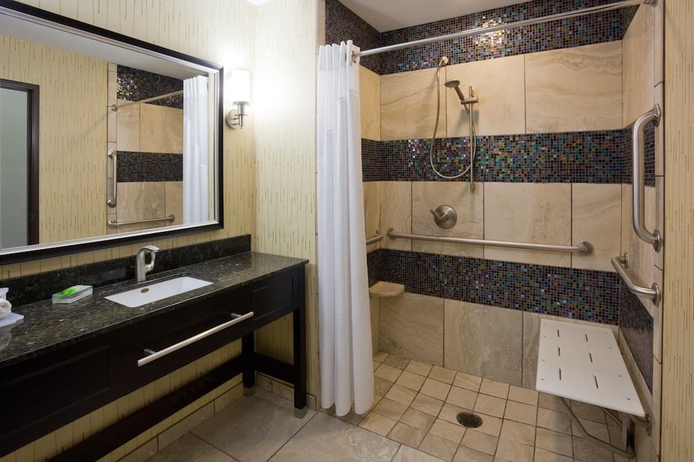 Holiday Inn Express & Suites Davenport by IHG gallery photo in Davenport, IA — image 21