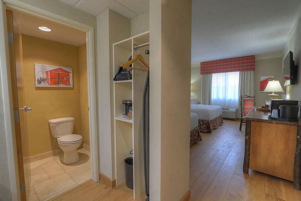 Lodge at Five Oaks Pigeon Forge - Sevierville interior in Sevierville, TN — gallery photo 2
