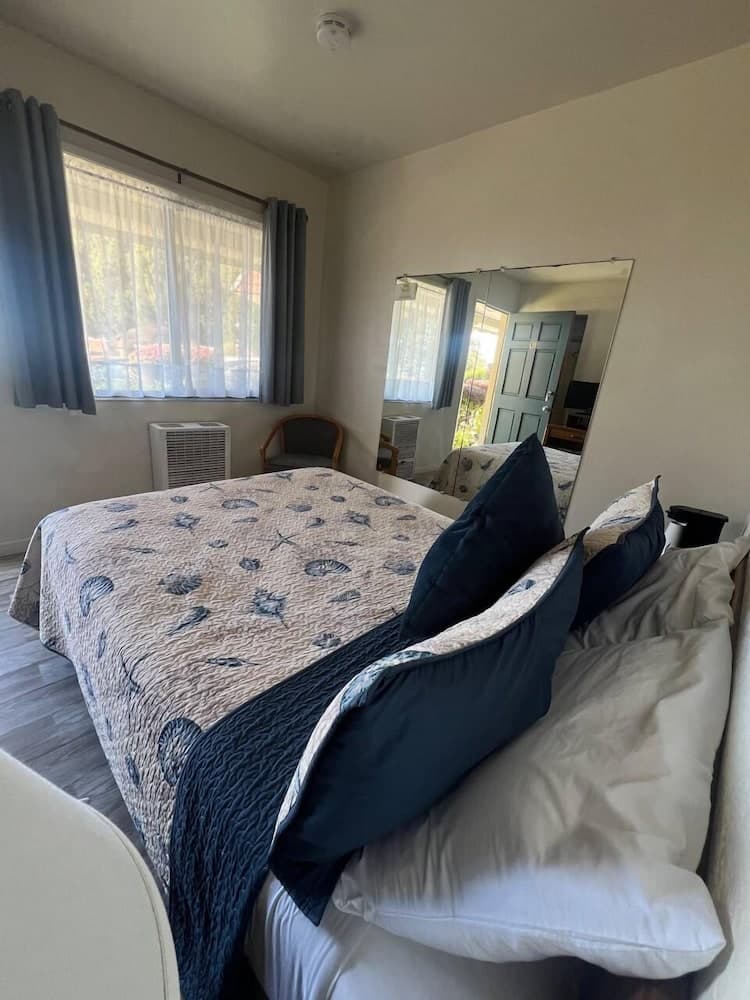 Ocean Cove Lodge property views in Jenner, CA — gallery photo 3