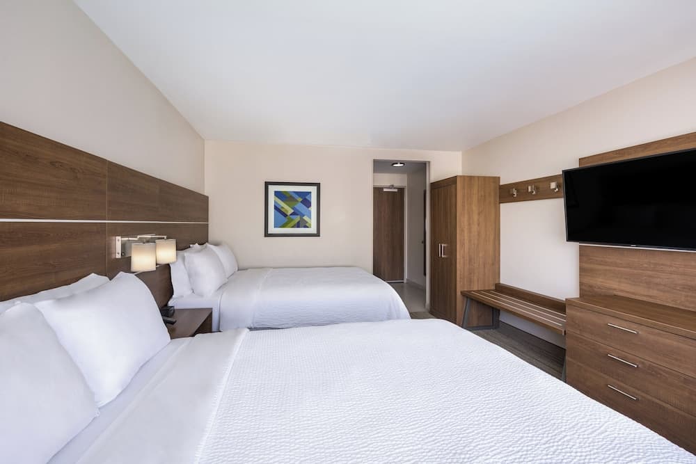 Holiday Inn Express & Suites Phoenix East - Gilbert by IHG gallery photo in Gilbert, AZ — image 52