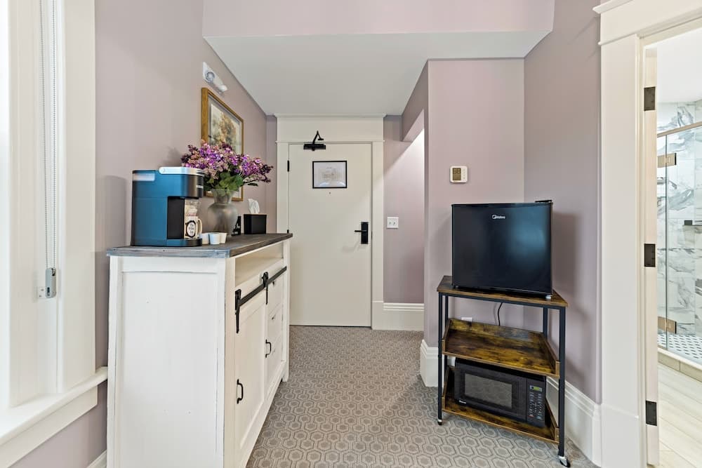 The White Inn property views in Fredonia, NY — gallery photo 3