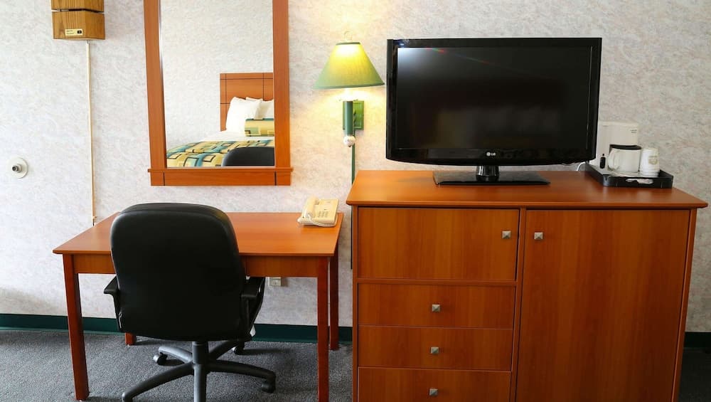 Magnuson Hotel Howell gallery photo in Howell, MI — image 25