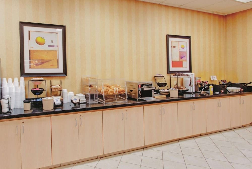 Ramada by Wyndham Fairfield NJ gallery photo in Fairfield — image 15