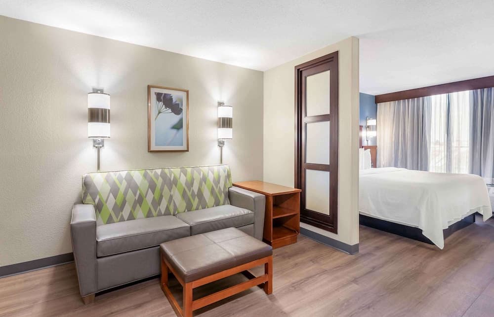 Extended Stay America Premier Suites Pittsburgh Cranberry To interior in Cranberry Township — gallery photo 2