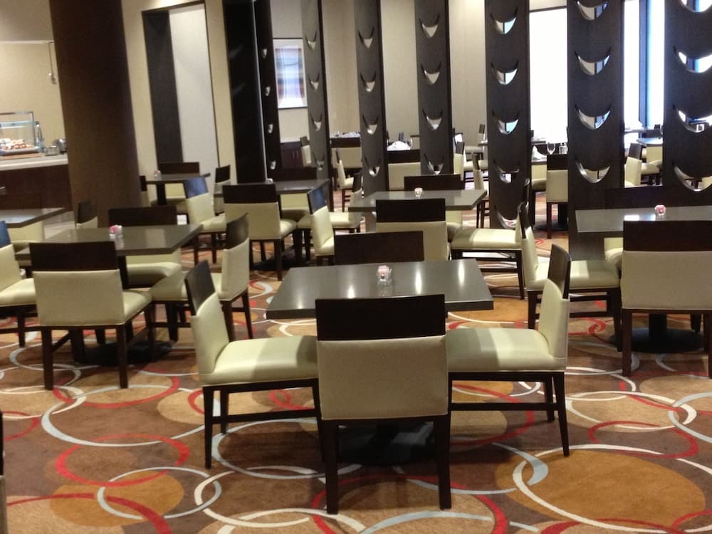 Embassy Suites Newark Airport interior in Elizabeth, NJ — gallery photo 2