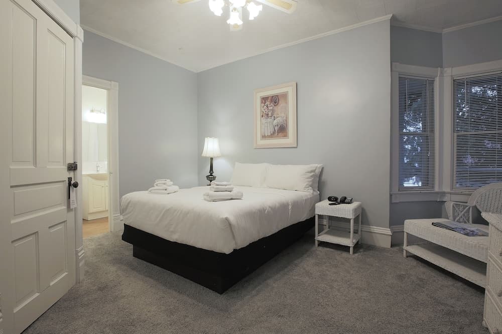 Siebkens Resort interior in Elkhart Lake, WI — gallery photo 2