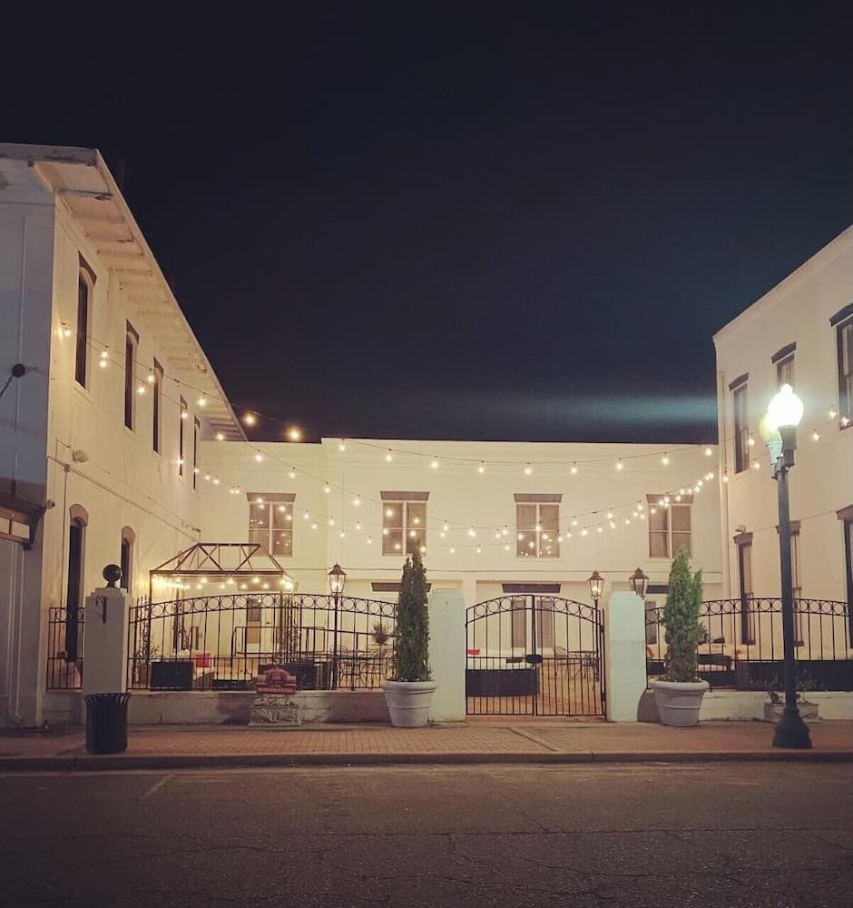 Hotel 27 interior in Greenville, MS — gallery photo 2