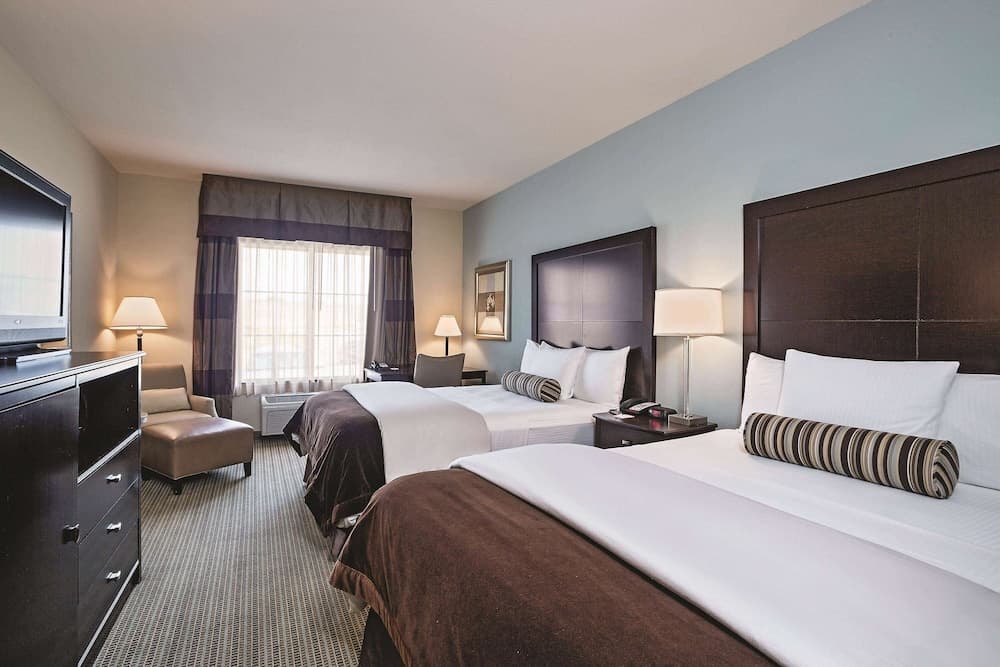 La Quinta Inn & Suites by Wyndham DFW Airport West - Euless property views in Euless, TX — gallery photo 3