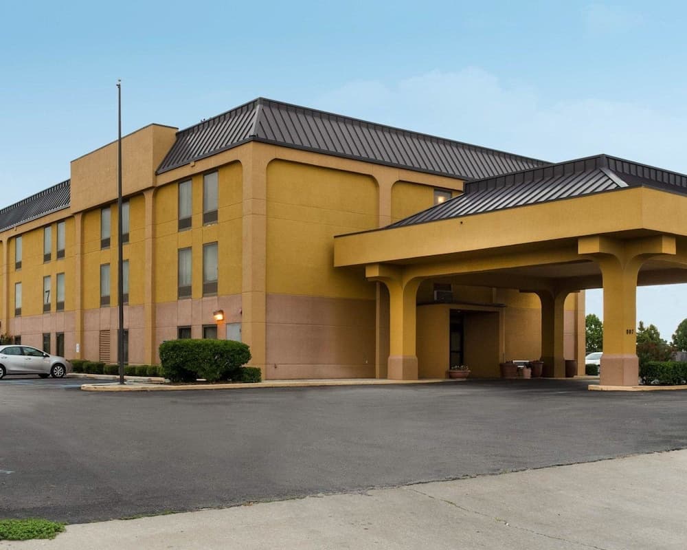 Quality Inn Cleveland, MS featured exterior or lobby in Cleveland, MS — similar hotel