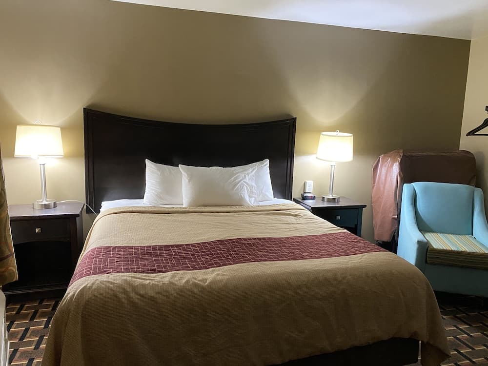 Executive Inn interior in Chillicothe, OH — gallery photo 2