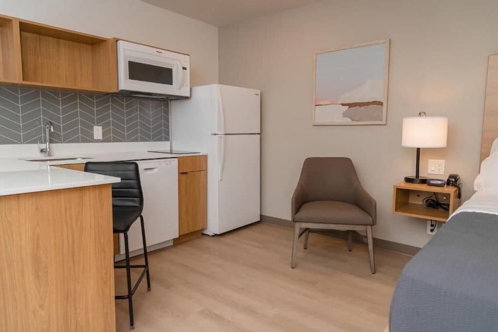 LivAway Suites Phoenix-Surprise gallery photo in Surprise, AZ — image 25