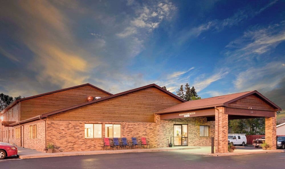 Super 8 by Wyndham Ashland featured exterior or lobby in Ashland, WI — similar hotel