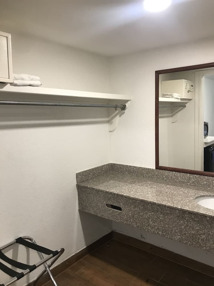 Star Inn Hotel Seaworld San Antonio property views in San Antonio, TX — gallery photo 3