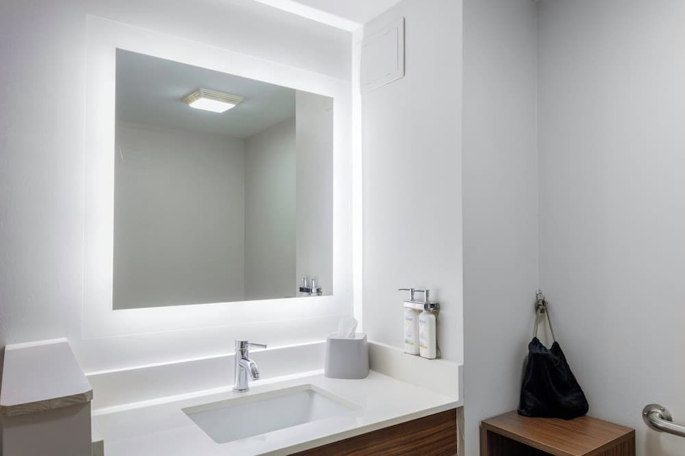 Holiday Inn Express & Suites Roanoke Rapids SE by IHG property views in Roanoke Rapids, NC — gallery photo 3