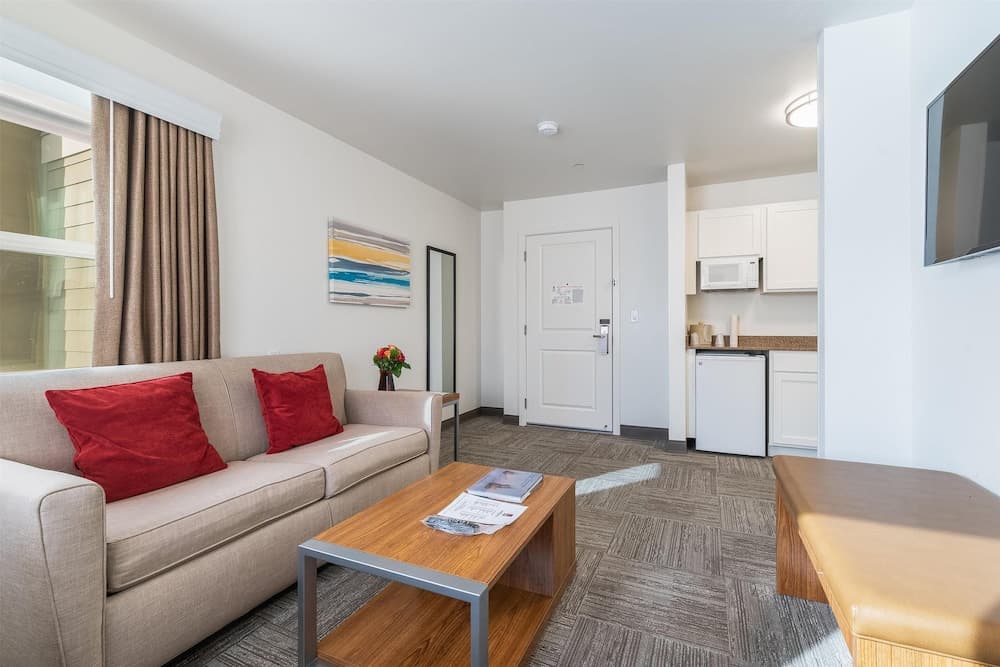 Marshall Suites Bainbridge Island, SureStay Collection by BW interior in Bainbridge Island, WA — gallery photo 2