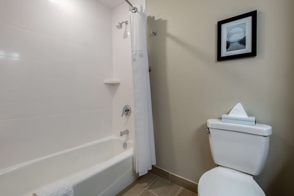Best Western Plus Rumford Falls interior in Rumford — gallery photo 2