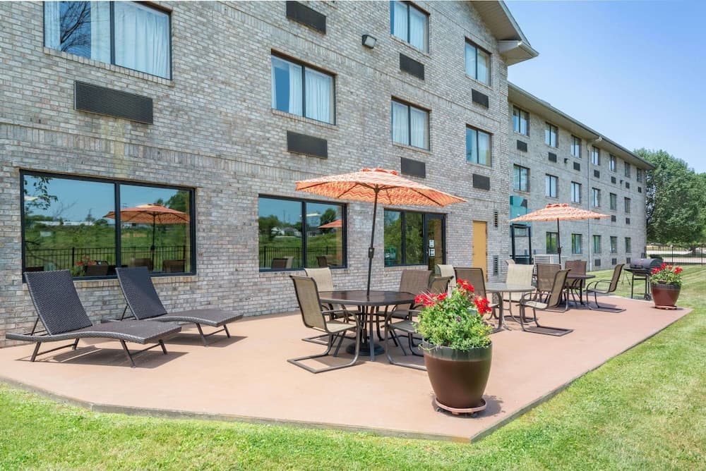 Ramada by Wyndham Catlettsburg Ashland gallery photo in Catlettsburg, KY — image 23
