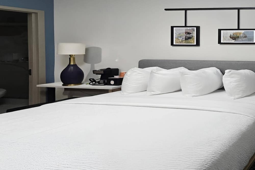 Sleep Inn interior in Brooklyn, NY — gallery photo 2