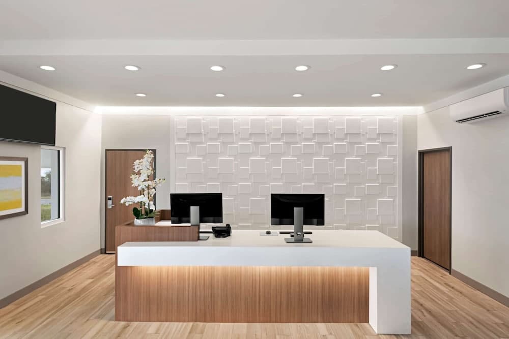 Days Inn & Suites by Wyndham Beaumont West / I-10 & Walden gallery photo in Beaumont, TX — image 30