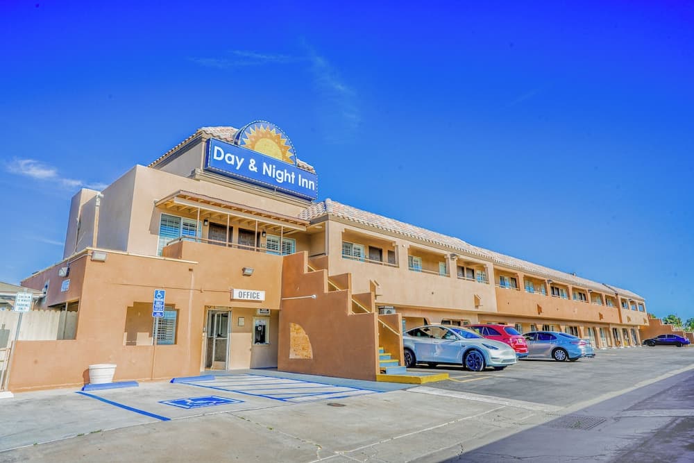 Day&Night Inn — hotel in Hesperia, California
