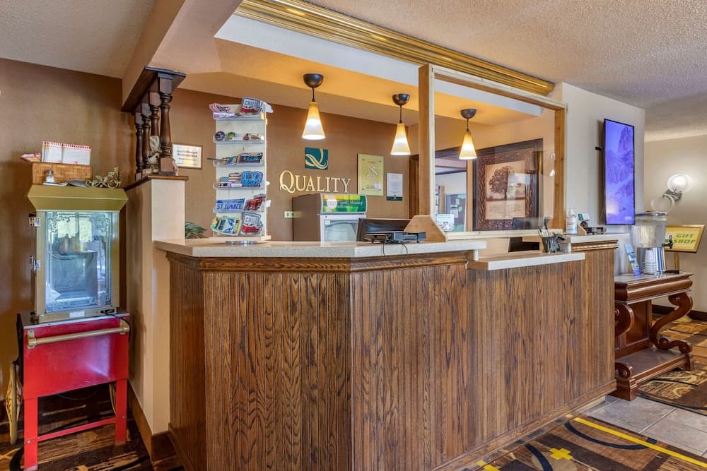 Quality Inn Saint Ignace I-75 interior in St Ignace, MI — gallery photo 2