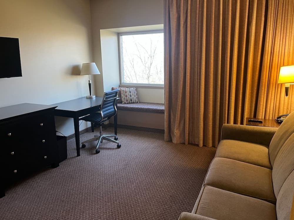 Oak Ridge International Hotel & Conf Cen interior in Chaska, MN — gallery photo 2