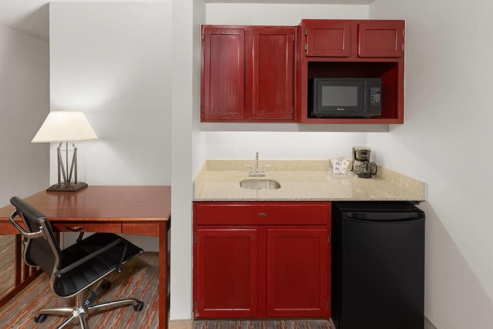 Endeavor Inn & Suites, Trademark Collection by Wyndham gallery photo in Topeka, KS — image 12