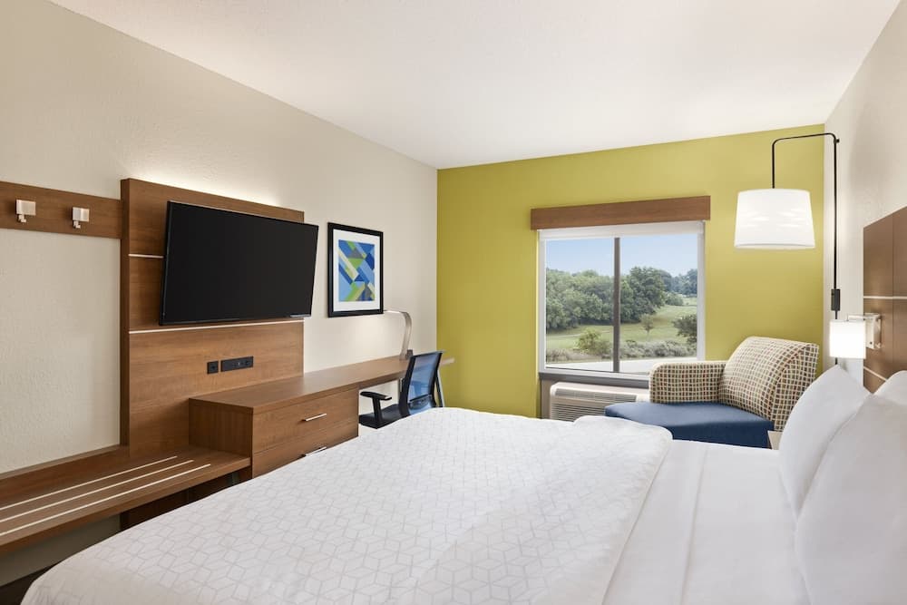 Holiday Inn Express & Suites Akron Regional Airport Area by IHG gallery photo in Akron, OH — image 13