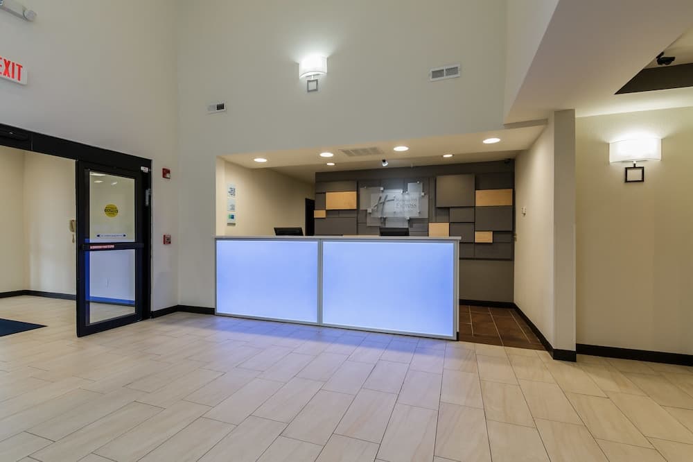 Holiday Inn Express Hotel & Suites South Bend by IHG interior in South Bend, IN — gallery photo 2