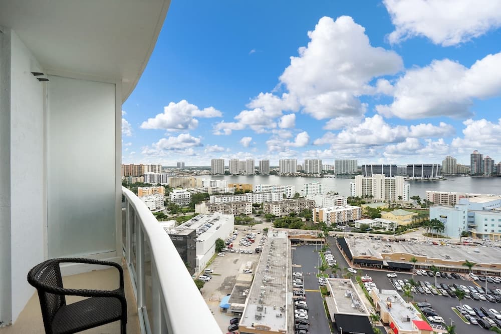 Tr Luxury Beach Resort by FMM — hotel in Sunny Isles Beach, Florida