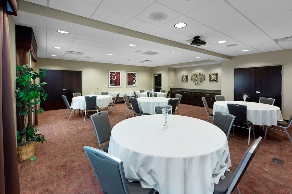 Hampton Inn Butler gallery photo in Butler, PA — image 16