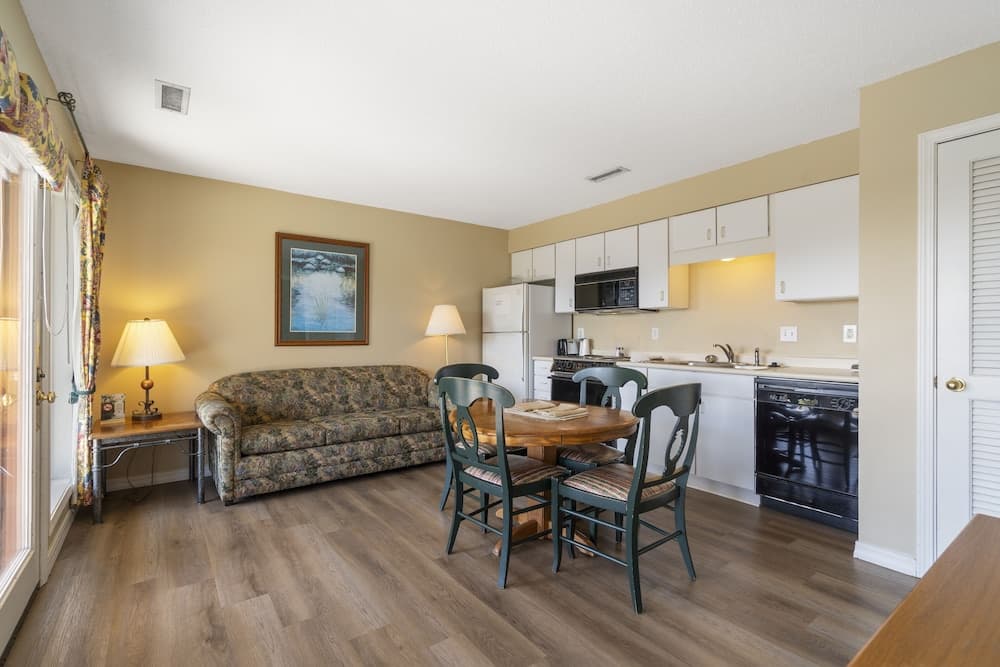 Rock Lane Resort & Marina interior in Branson, MO — gallery photo 2
