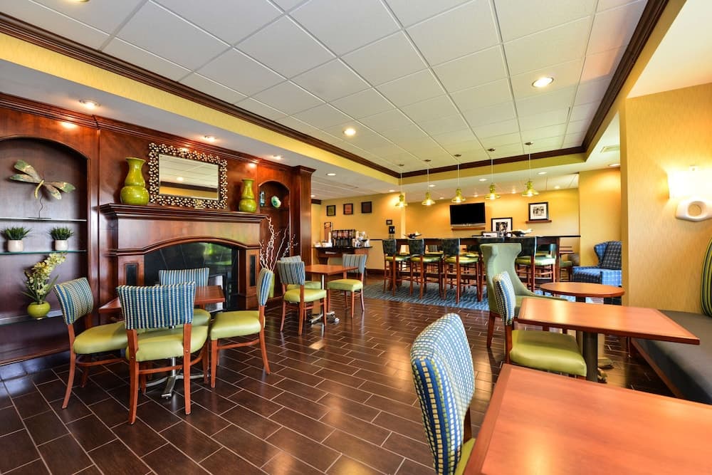 Hampton Inn by Hilton Petersburg Fort Lee property views in Petersburg, VA — gallery photo 3