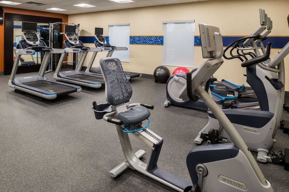Hampton Inn & Suites Wixom interior in Wixom, MI — gallery photo 2