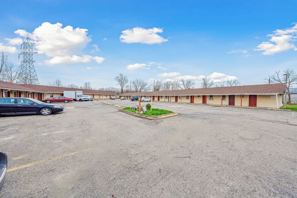 Flint Motel by OYO MI Near I-475 gallery photo in Flint, MI — image 43
