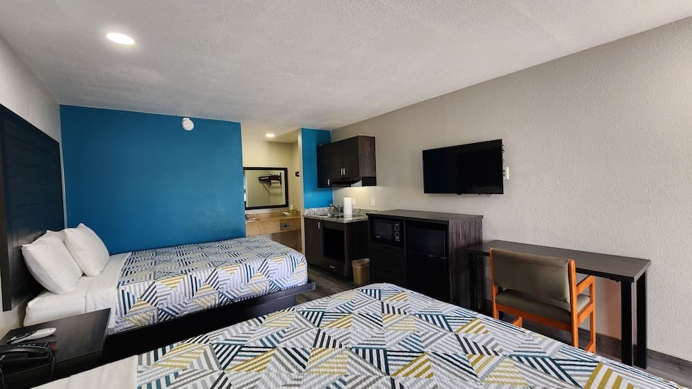 Scottish Inn & Suites property views in Wharton, TX — gallery photo 3