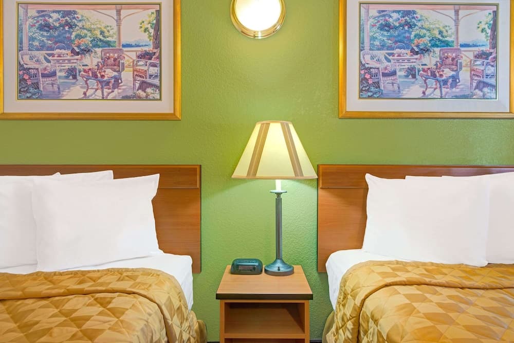 Travelodge by Wyndham Sacramento / Rancho Cordova property views in Sacramento, CA — gallery photo 3