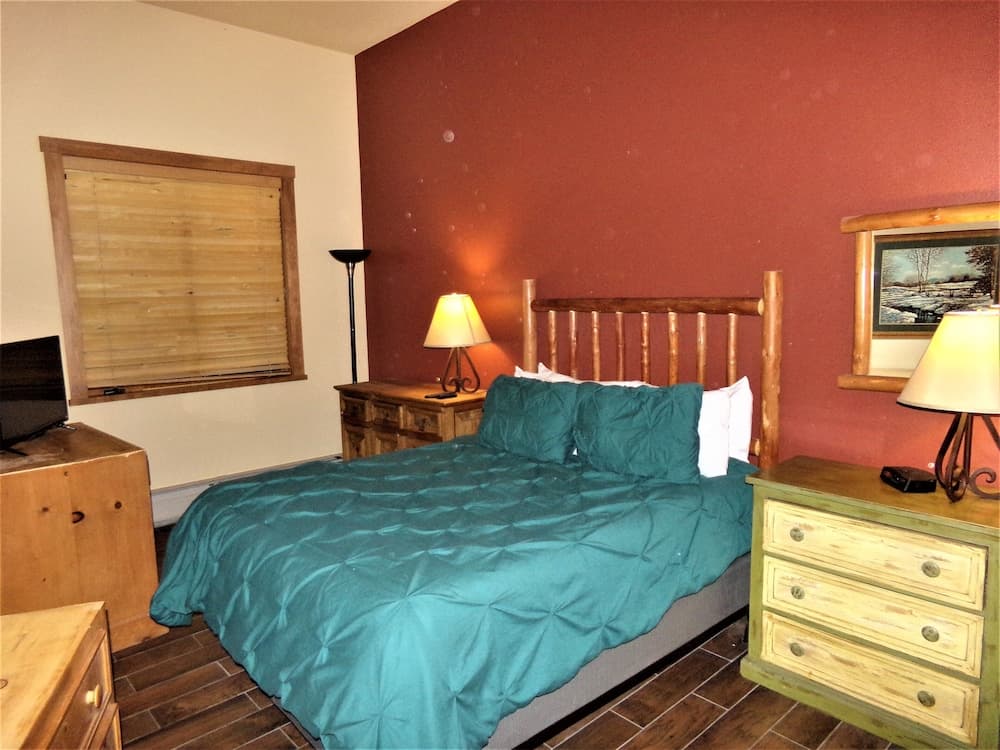 Arapahoe Lodge 1 Bed 1 Bath B property views in Keystone, CO — gallery photo 3