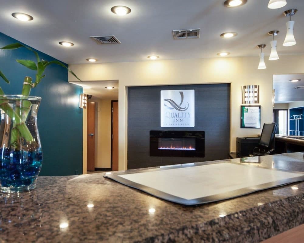 Quality Inn Airport East interior in El Paso, TX — gallery photo 2