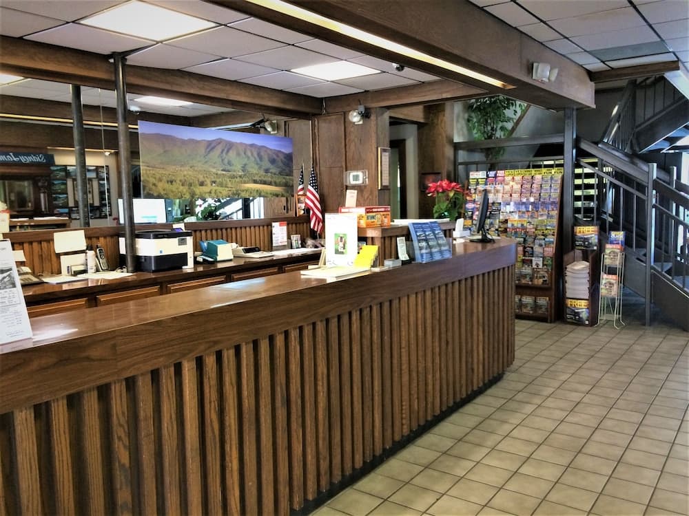 Sidney James Mountain Lodge interior in Gatlinburg, TN — gallery photo 2