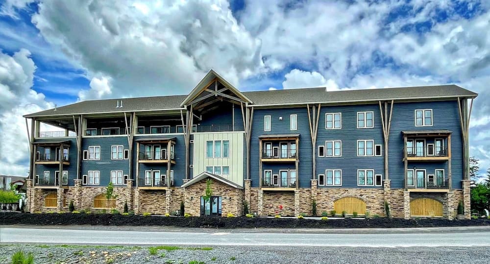 Corduroy Inn and Lodge, Trademark Collection by Wyndham featured exterior or lobby in Snowshoe — similar hotel