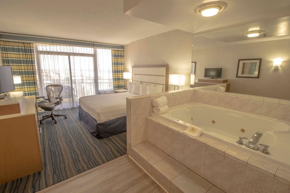 Wyndham Virginia Beach Oceanfront gallery photo in Virginia Beach, VA — image 17