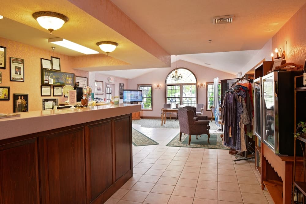 Our Guest Inn and Suites - Downtown gallery photo in Port Clinton, OH — image 16